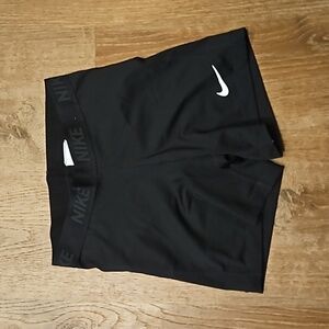 Nike Ladies Tight Shorts - Medium